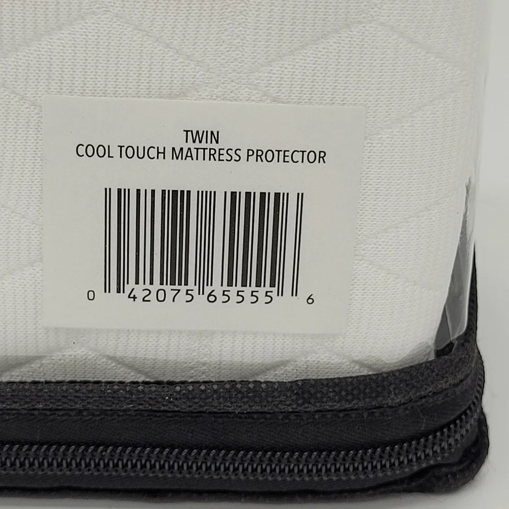 Brookstone Ultimate Mattress Protector Cool Touch Waterproof Cover Twin Size NEW